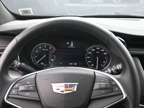 Used 2025 Cadillac XT5 Luxury AWD/4WD image 9