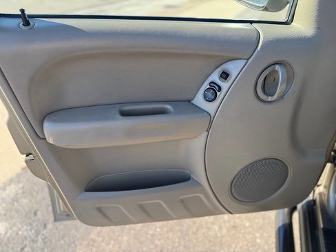 Used 2006 Jeep Liberty Sport image 11