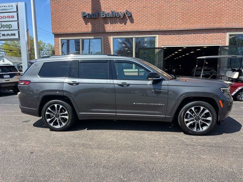 Used 2022 Jeep Grand Cherokee L Overland w/ Luxury Tech Group IV AWD/4WD image 34