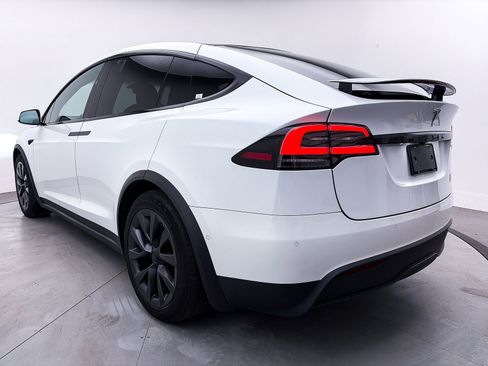 Used 2022 Tesla Model X Plaid image 13