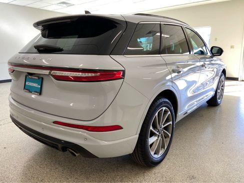 Used 2025 Lincoln Corsair Grand Touring image 7