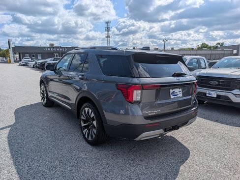 Certified 2025 Ford Explorer Platinum w/ LUX Leather Package AWD/4WD image 5