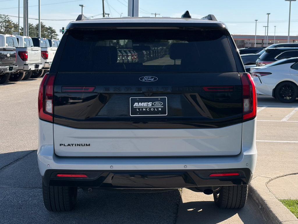Used 2025 Ford Expedition Platinum w/ Stealth Performance Package AWD/4WD image 5