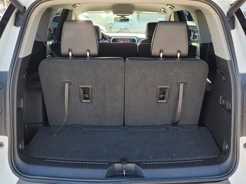 Used 2023 GMC Acadia SLT image 9