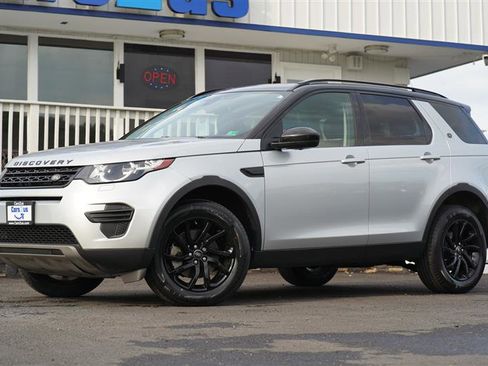 Used 2019 Land Rover Discovery Sport SE image 2