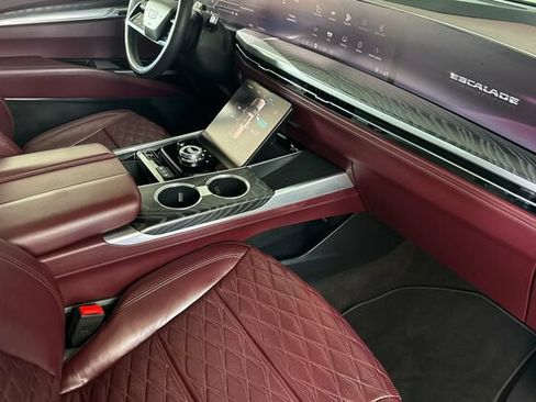 Certified 2025 Cadillac Escalade Sport w/ Touring Package AWD/4WD image 18