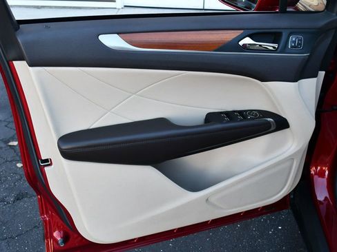 Used 2017 Lincoln MKC Select w/ Select Plus Package image 11