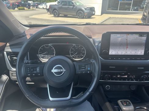 Used 2023 Nissan Rogue SL w/ SL Premium Package image 11