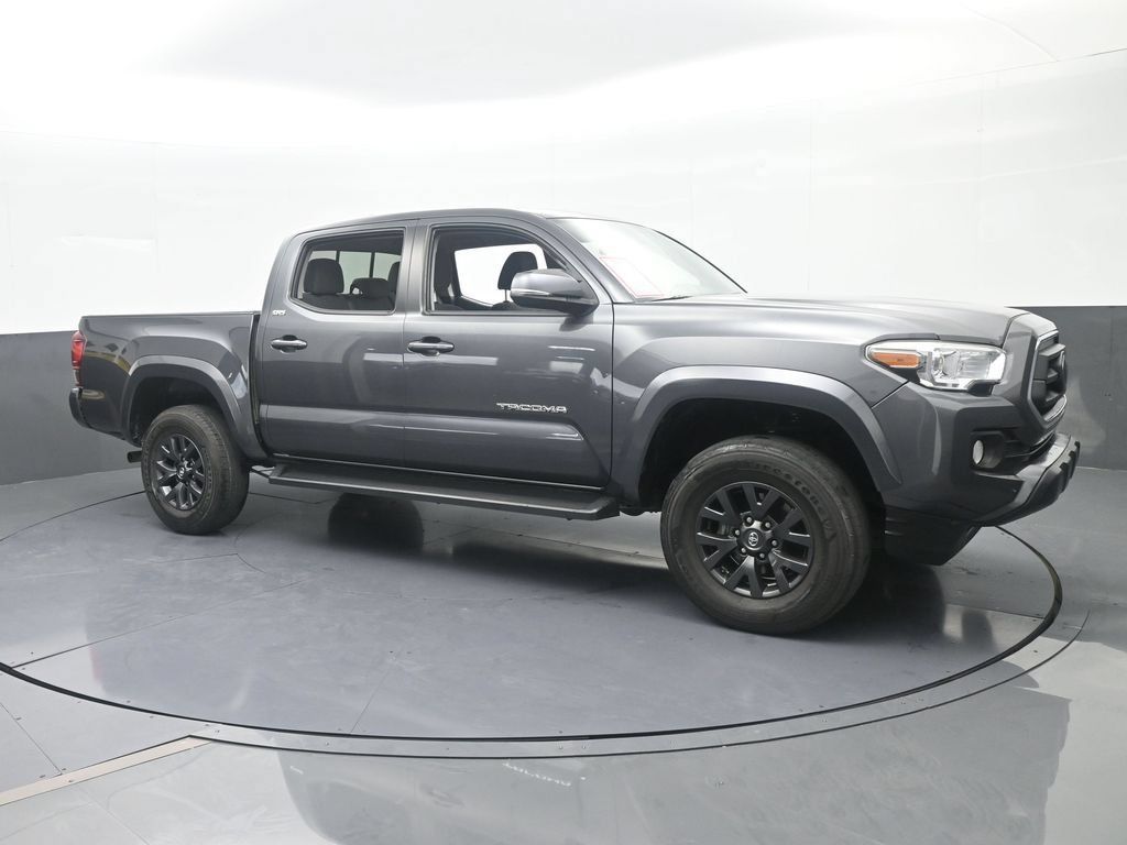 Used 2022 Toyota Tacoma SR5 w/ Technology Package RWD image 8