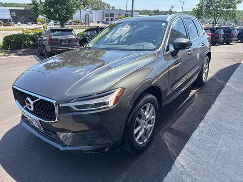 Used 2019 Volvo XC60 T5 Momentum w/ Premium Package FWD image 16