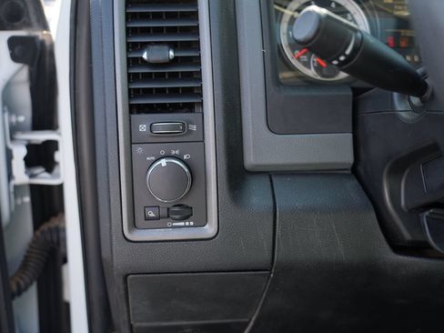 Used 2018 RAM 1500 Express AWD/4WD image 17