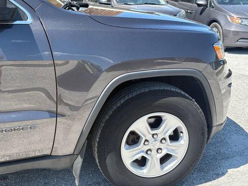 Used 2017 Jeep Grand Cherokee Laredo w/ Quick Order Package 23E AWD/4WD image 24