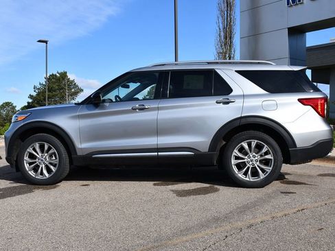 Used 2024 Ford Explorer Limited AWD/4WD image 3
