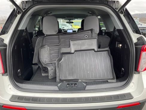 Used 2023 Ford Explorer XLT w/ Equipment Group 202A image 21