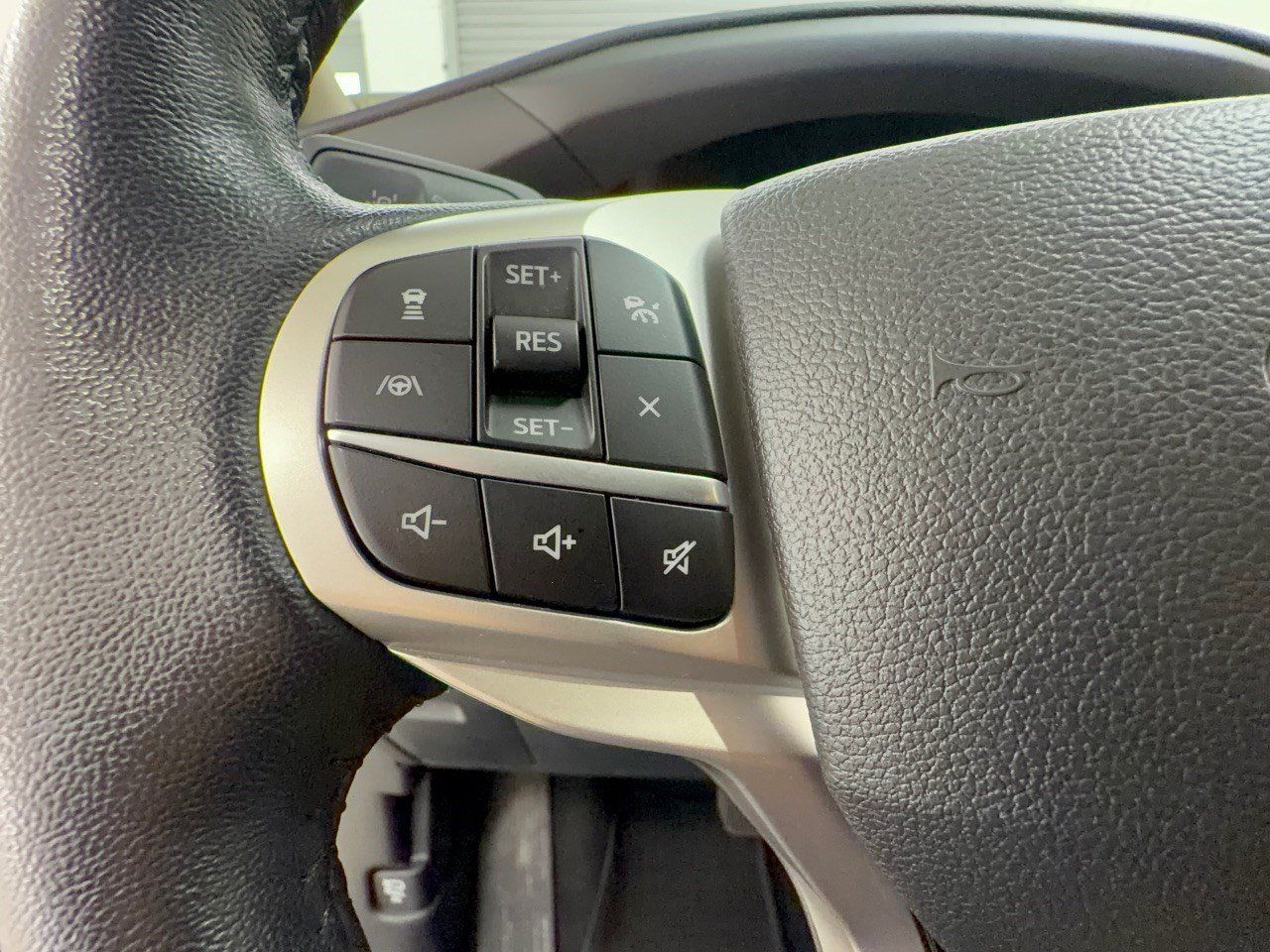 Used 2022 Ford Explorer Limited w/ Equipment Group 301A RWD image 18