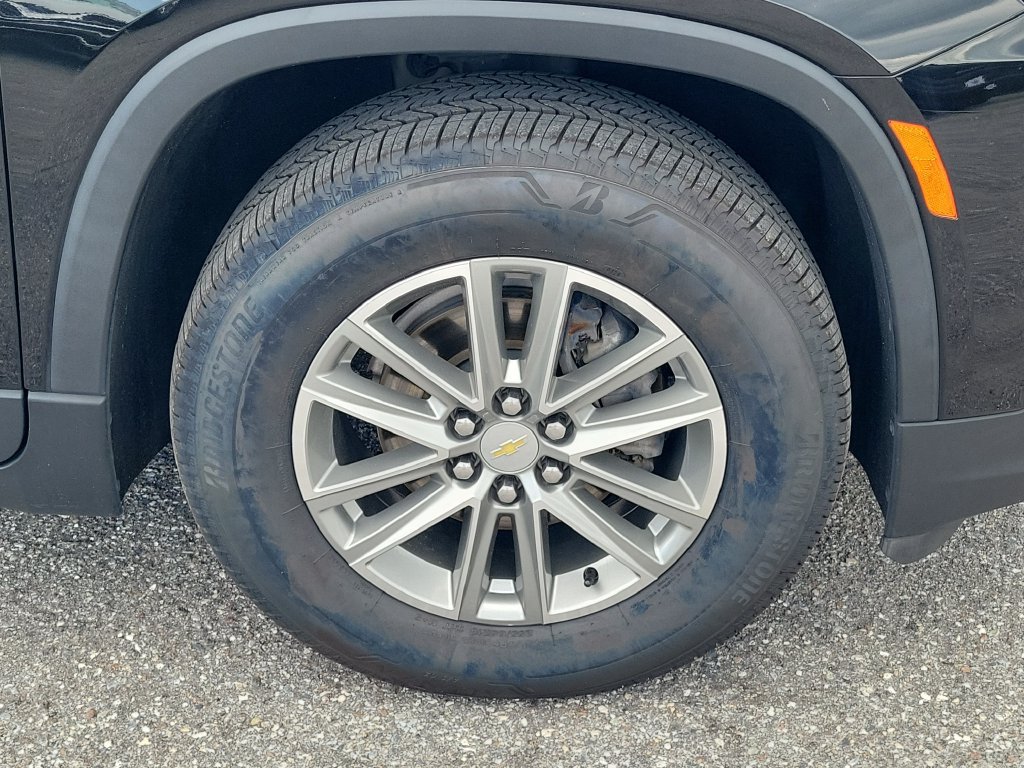 Used 2023 Chevrolet Traverse LT FWD image 6
