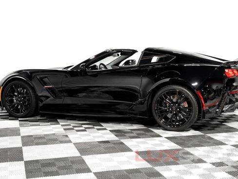 Used 2019 Chevrolet Corvette Grand Sport w/ Carbon Flash Badge Package RWD image 3