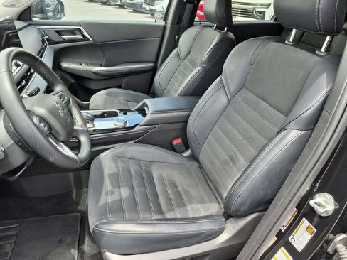 Used 2025 Mitsubishi Outlander SE AWD/4WD image 25