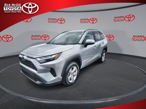Used 2025 Toyota RAV4 XLE FWD image 4