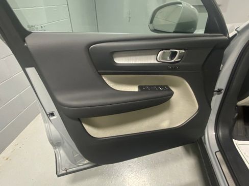 Used 2025 Volvo XC40 B5 Plus w/ Protection Package Premier image 7