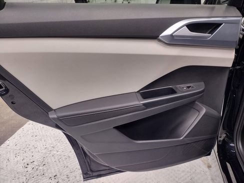 New 2026 Volkswagen Taos SE image 32