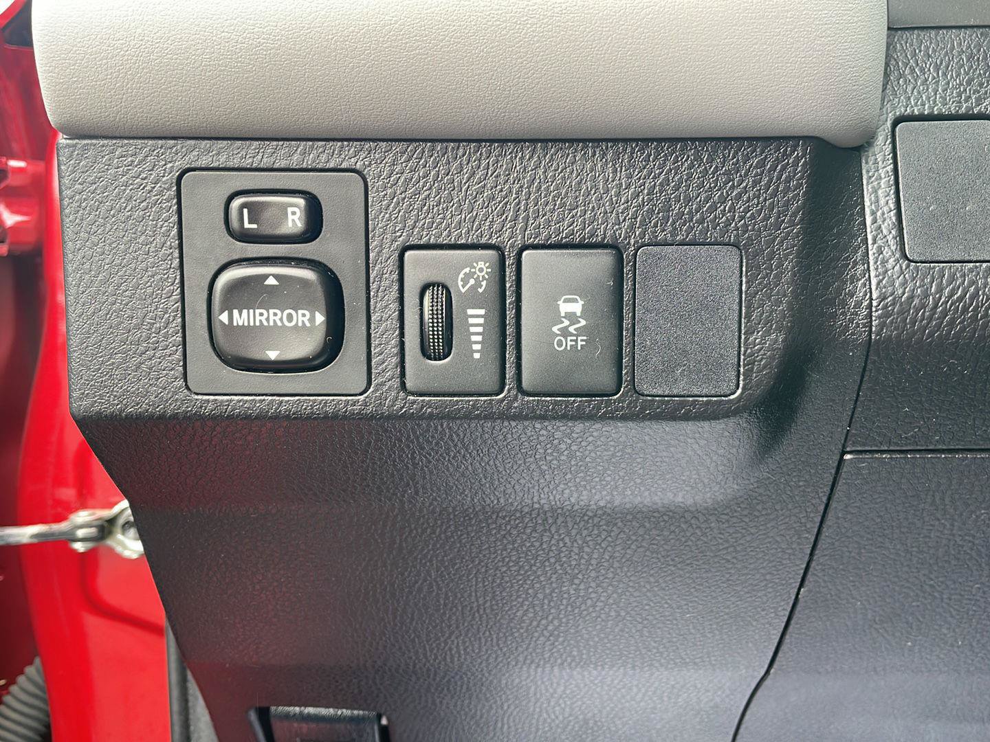 Used 2014 Toyota RAV4 XLE FWD image 12