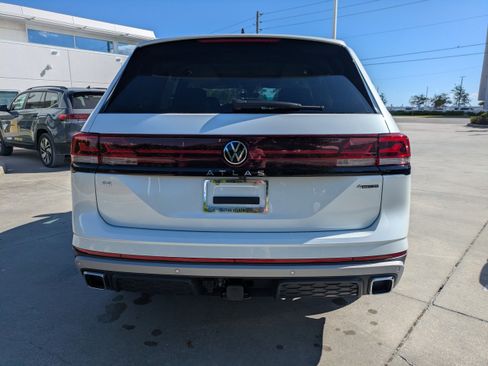 New 2026 Volkswagen Atlas Peak Edition AWD/4WD image 6