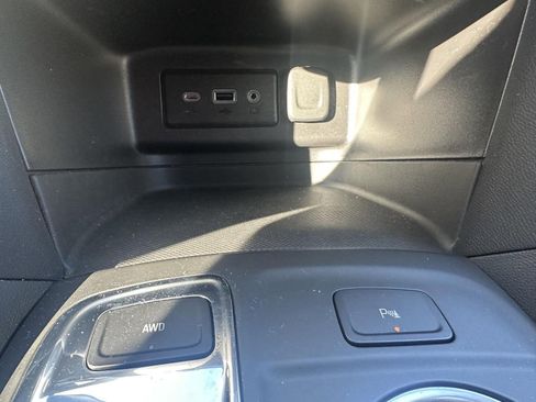 Used 2024 Chevrolet Equinox LT w/ LPO, Floor Liner Package image 31