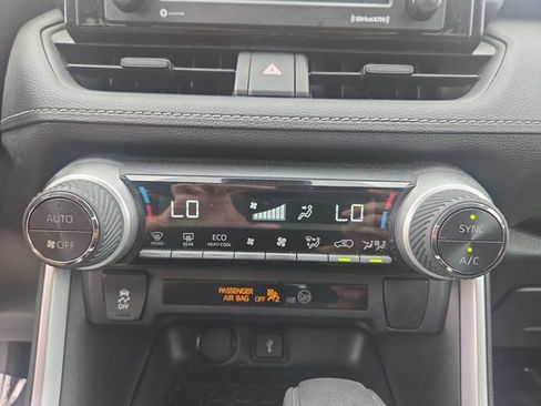 Used 2021 Toyota RAV4 LE AWD/4WD image 25