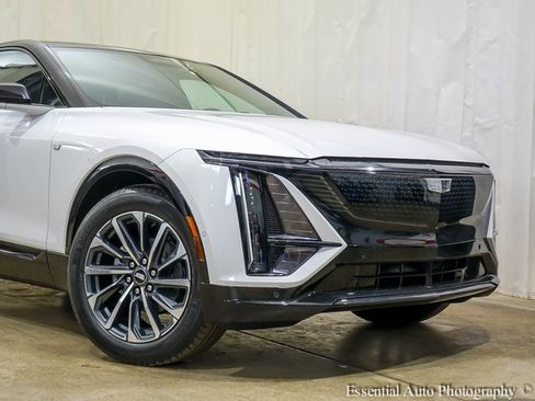 New 2025 Cadillac Lyriq Sport image 2
