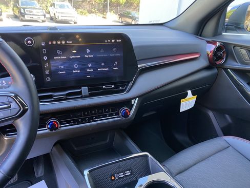 Used 2026 Chevrolet Equinox RS FWD image 24