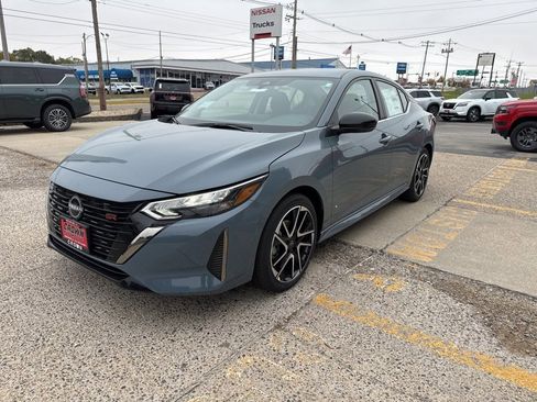 New 2025 Nissan Sentra SR image 8