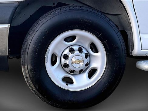 Used 2024 Chevrolet Express 2500 w/ Driver Convenience Package image 8