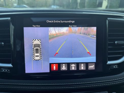 Used 2022 Chrysler Pacifica Limited image 20