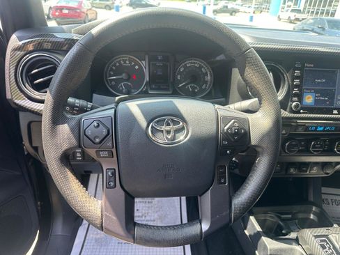 Used 2020 Toyota Tacoma TRD Sport w/ TRD Premium Sport Package AWD/4WD image 20