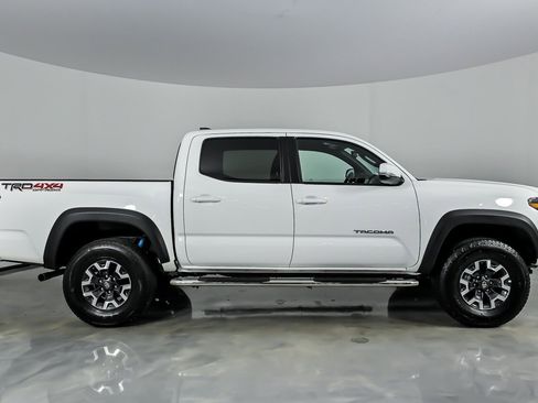 Used 2021 Toyota Tacoma TRD Off-Road AWD/4WD image 14