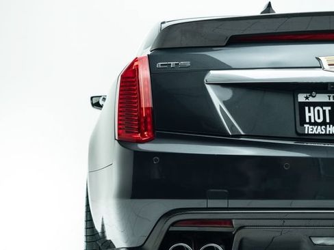 Used 2018 Cadillac CTS V w/ Carbon Fiber Package RWD image 17