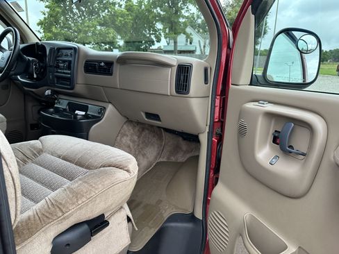 Used 1998 Chevrolet Express 1500 RWD image 36