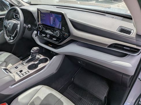 Used 2023 Toyota Highlander Limited AWD/4WD image 35