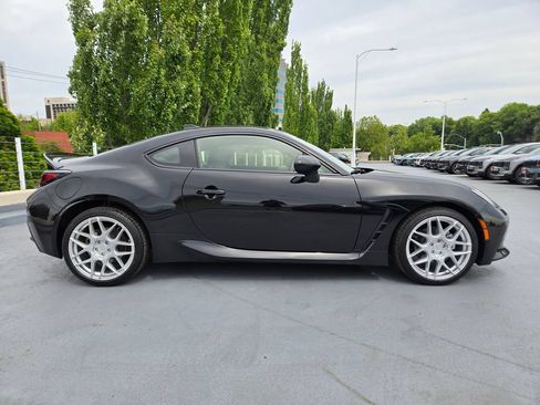 Used 2024 Toyota GR86 Premium RWD image 2
