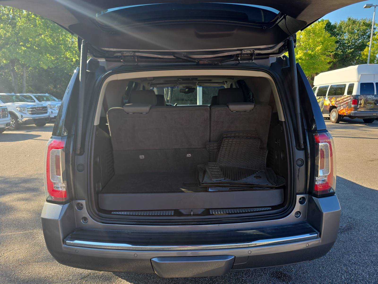 Used 2018 GMC Yukon Denali w/ Open Road Package AWD/4WD image 13