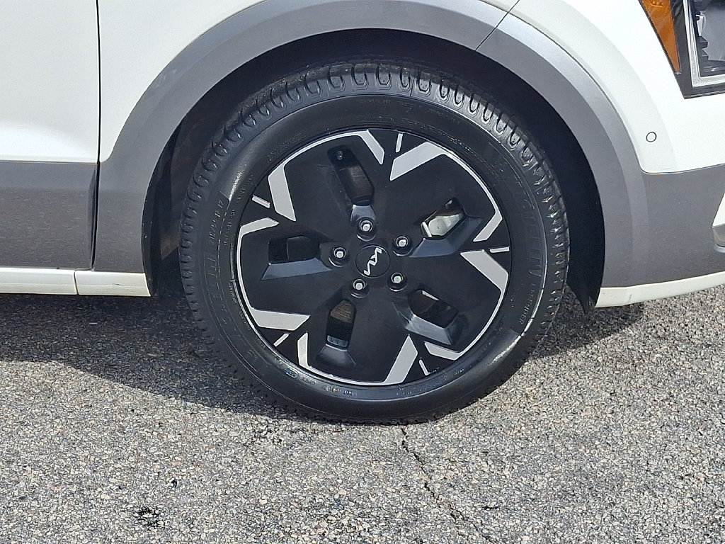 Used 2024 Kia Niro Wave w/ Wave Preserve Package FWD image 8