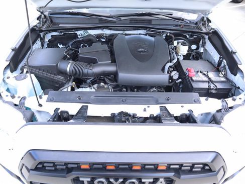 Used 2023 Toyota Tacoma SR5 AWD/4WD image 12