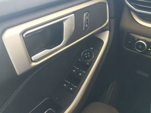 Used 2023 Ford Explorer XLT w/ Equipment Group 202A AWD/4WD image 26