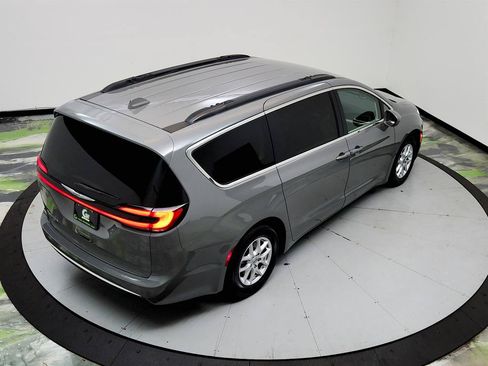 Used 2022 Chrysler Pacifica Touring-L FWD image 33