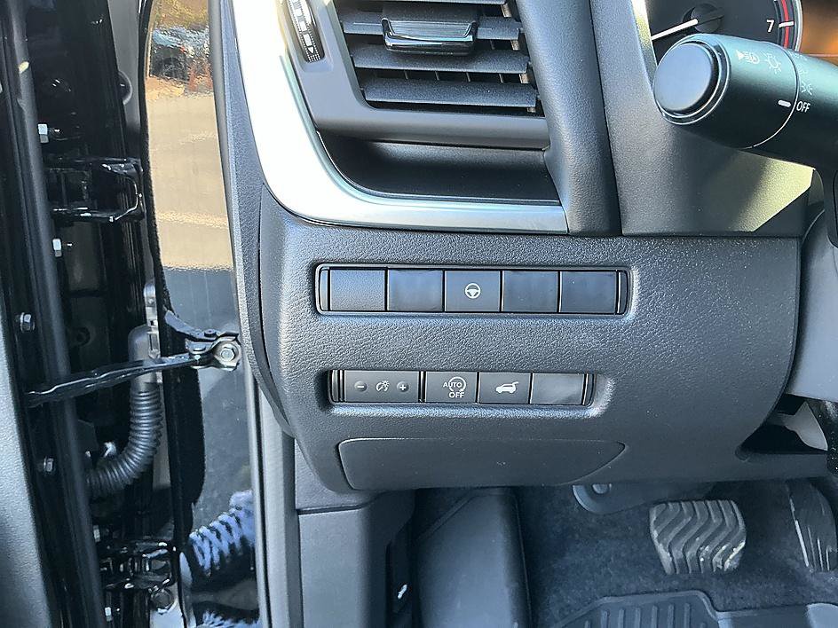 Certified 2026 Nissan Rogue Dark Armor FWD image 13
