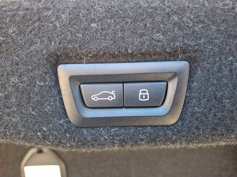 Used 2025 BMW i5 xDrive40 w/ Premium Package image 29