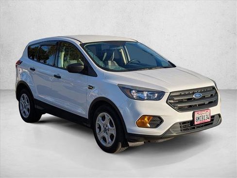 Used 2019 Ford Escape S image 3