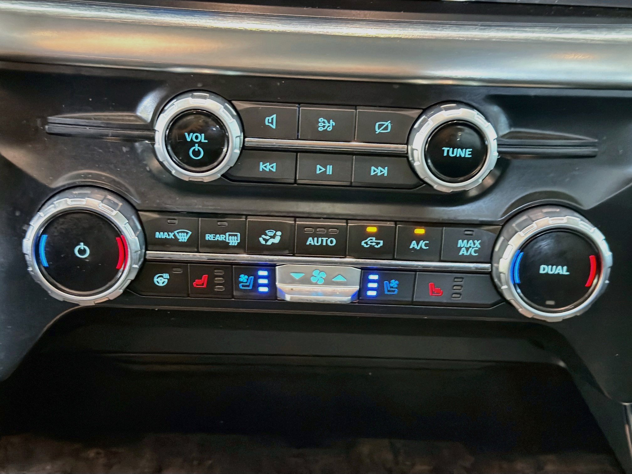 Used 2023 Ford F150 Lariat w/ Trailer Tow Package AWD/4WD image 23