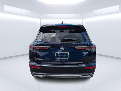 New 2025 Mitsubishi Outlander SE image 4